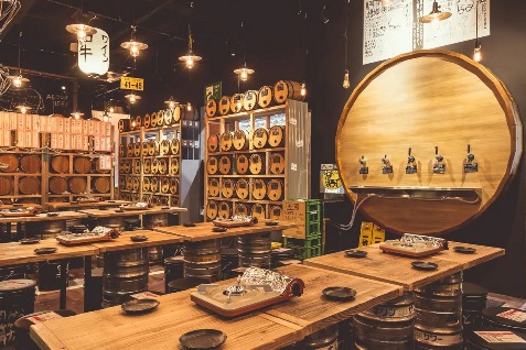 『大衆和牛酒場 コンロ家 新橋店』の店内