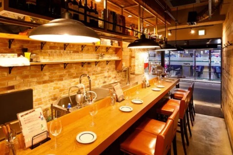 『Tapas&Wine 新橋ZION』の店内