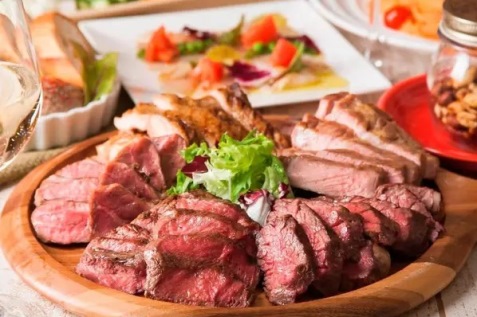 『ミートデミート ニュー新橋ビル店』の肉料理
