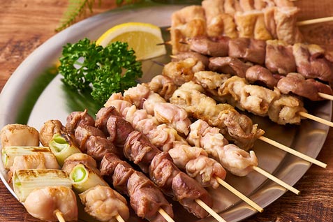 『焼き鳥 野菜巻き串 路地裏酒場 炭家 池袋店』の「焼き鳥」