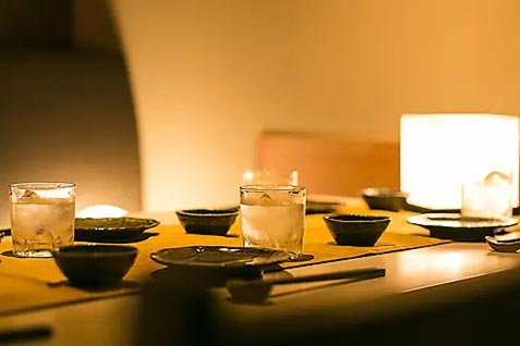 『焼き鳥 野菜巻き串 路地裏酒場 炭家 池袋店』の個室