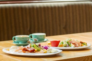 『ラ・オハナ 熱田一番店』でハワイアンモーニング