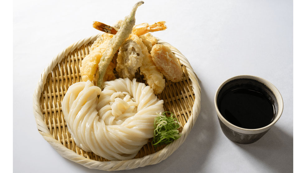 京都・五条「おうどん一（OUDON hajime）」の「海老天と季節野菜天天 ざる」