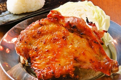 『とりいちず 横浜西口北幸店』の骨付き鶏