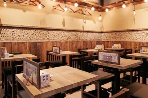 『RAKUGAKI 横浜鶴屋町店』の店内