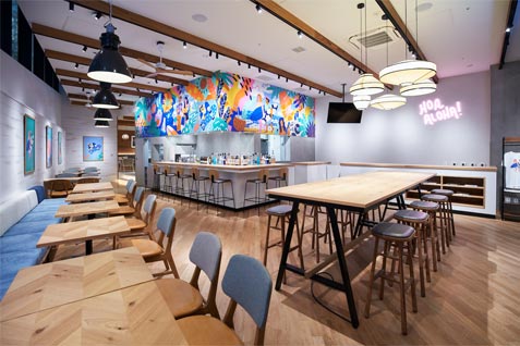 『ハワイアンカフェ＆ダイナー hale’aina HOA Shibuya』のハワイアンな空間