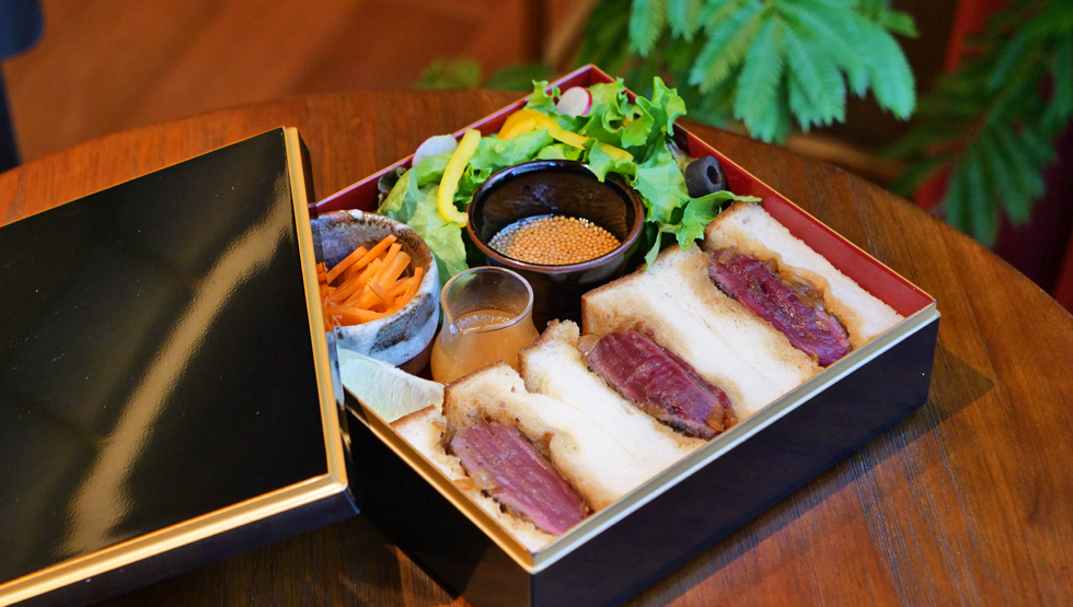 『パンとエスプレッソと GINZA LOUNGE』の「ステーキサンド」