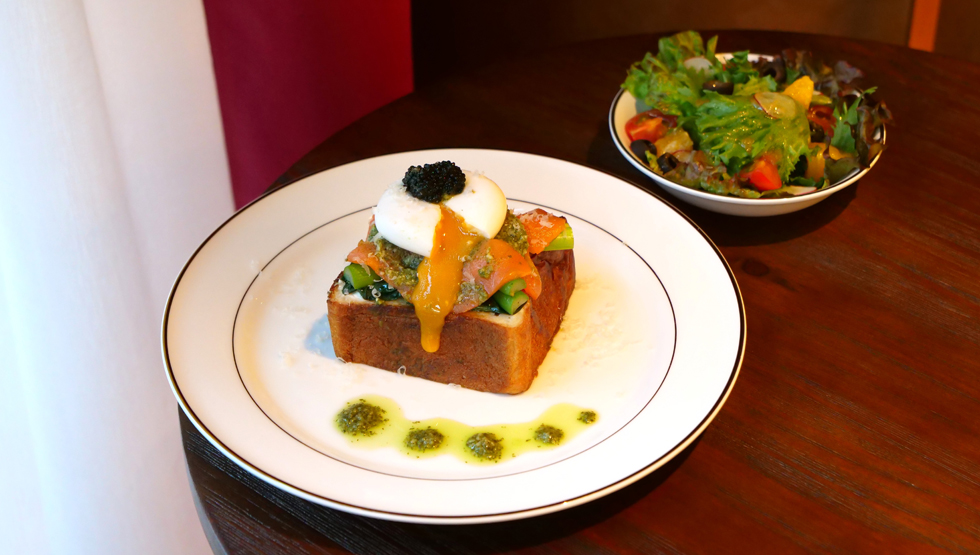 『パンとエスプレッソと GINZA LOUNGE』の「キャビアのトースト」