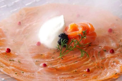 『salmon atelier Hus』のカルパッチョ