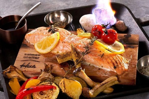 『salmon atelier Hus』の「プランク BBQ」