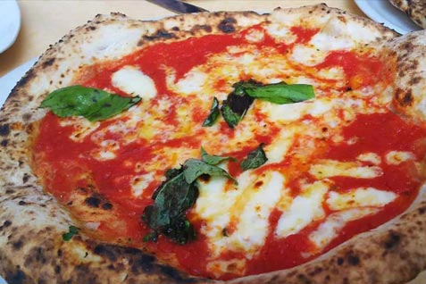 『TRATTORIA La Tartarughina（トラットリア ラ タルタルギーナ）』の「ナポリピッツァ」