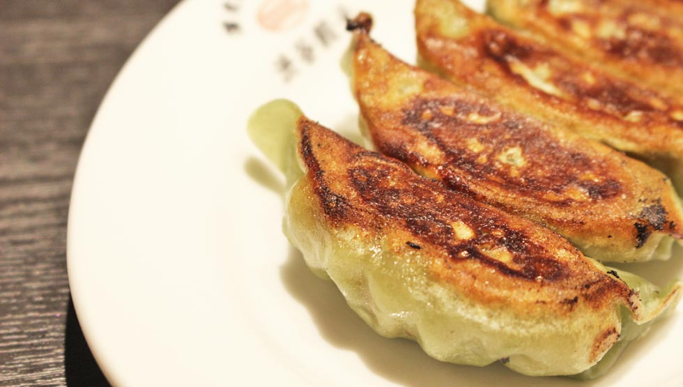 山芳製菓監修「わさビーフ餃子」！『渋谷餃子』にて限定販売！