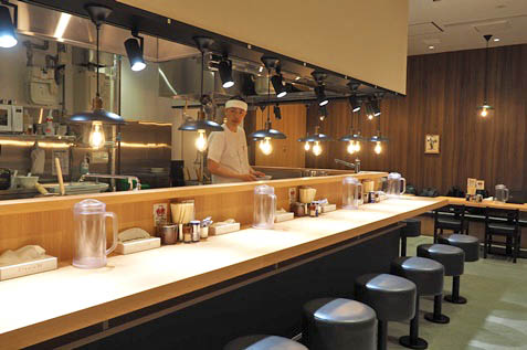 『中華そば専門 田中そば店』の店内