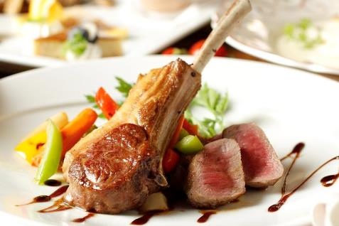 『NEO-SNAPPER CARNAVAL』の肉料理
