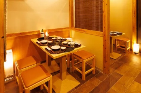 『炭家 池袋店』の店内