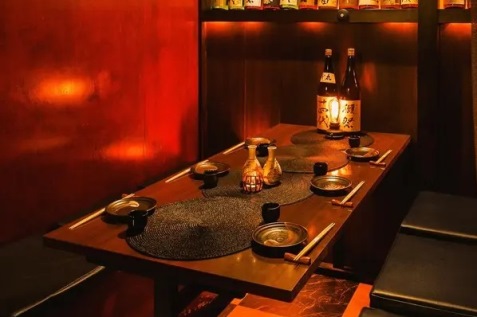 『鶴龍』の店内