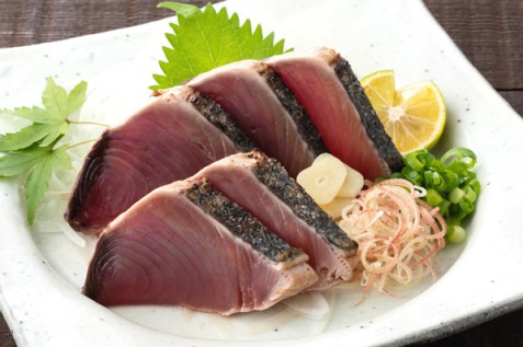 『お魚総本家 立川店』の鰹の藁焼き