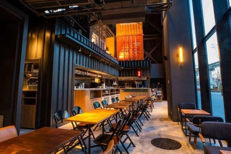 『under the cascade』の店内