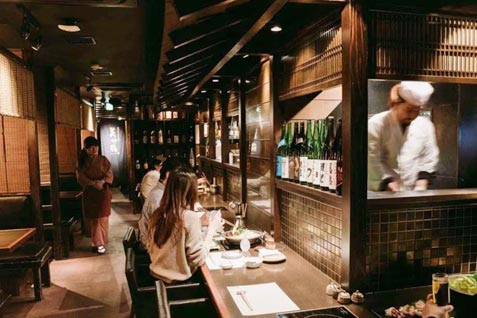 『美神鶏 恵比寿』の和モダンな雰囲気の店内