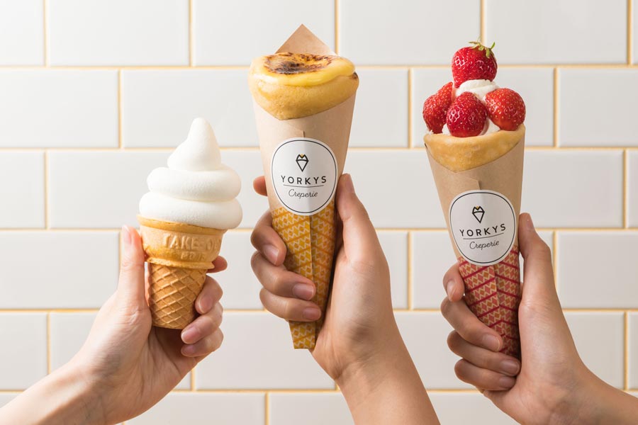 『YORKYS Creperie / PIECE OF BAKE うめきたグリーンプレイス店』のクレープなど