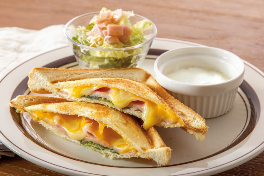 ハムチーズホットサンドモーニング」
