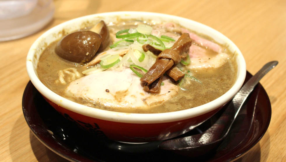 「こいくち煮⼲（コク照り完熟⽟⼦⼊り）」