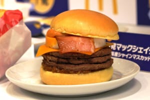 「トリプルビーフのとろ旨すき焼き月見」2