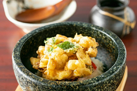 「くずし割烹 和」の「石焼き天丼」