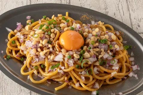 『渋谷 HIGHBALL BAR』の「特製 焼きそば」