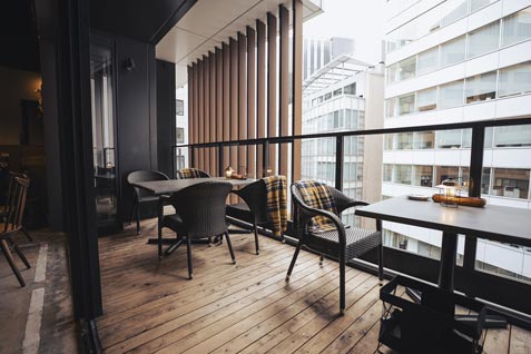 『Italianbar The Attachment 渋谷店』のオシャレなテラス席