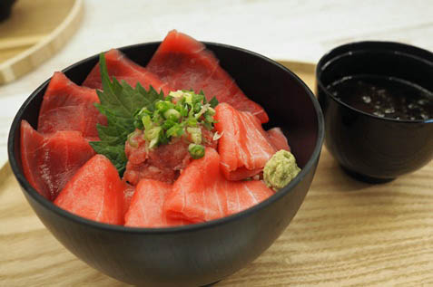 『海鮮丼 銀座おのでら』のマグロ丼