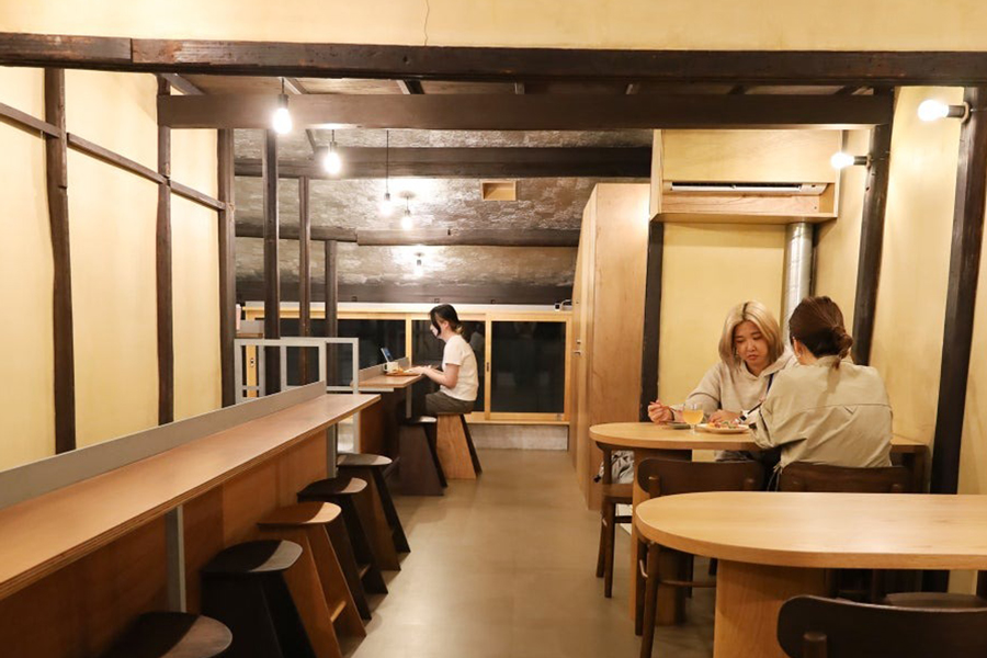京都のベーカリーカフェ『OUI.(ウイ)』店内2階カフェスペース