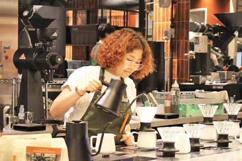 『SOW COFFEE ROASTERS』のバリスタ