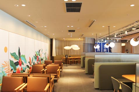 『STARBUCKS COFFEE ニュウマン高輪店』の店内と個室