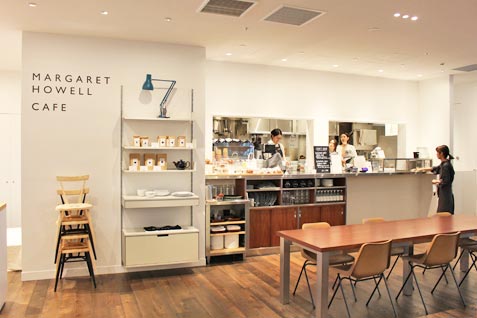 『MARGARET HOWELL SHOP＆CAFE』の店内