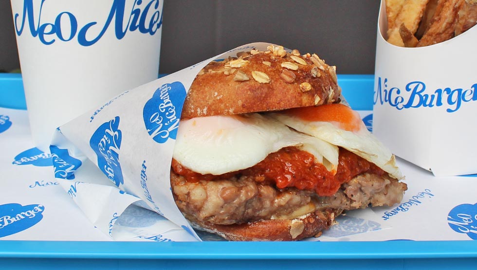『Neo Nice Burger（ネオナイスバーガー）』の「エッグエッグボロネーゼバーガー」