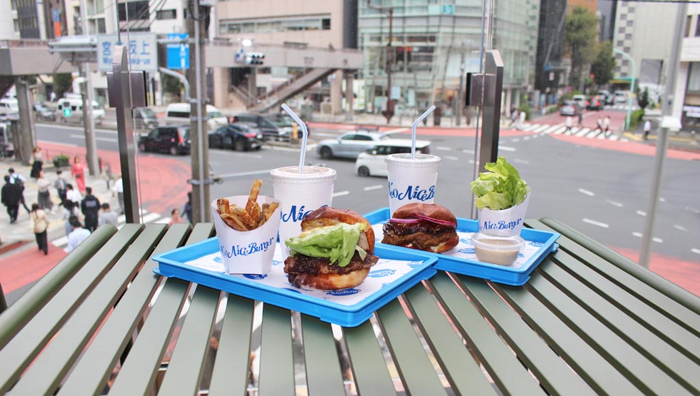 『Neo Nice Burger（ネオナイスバーガー）』のテラス席