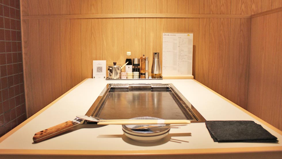『月島もんじゃ こぼれや 縁（ゆかり）』の店内
